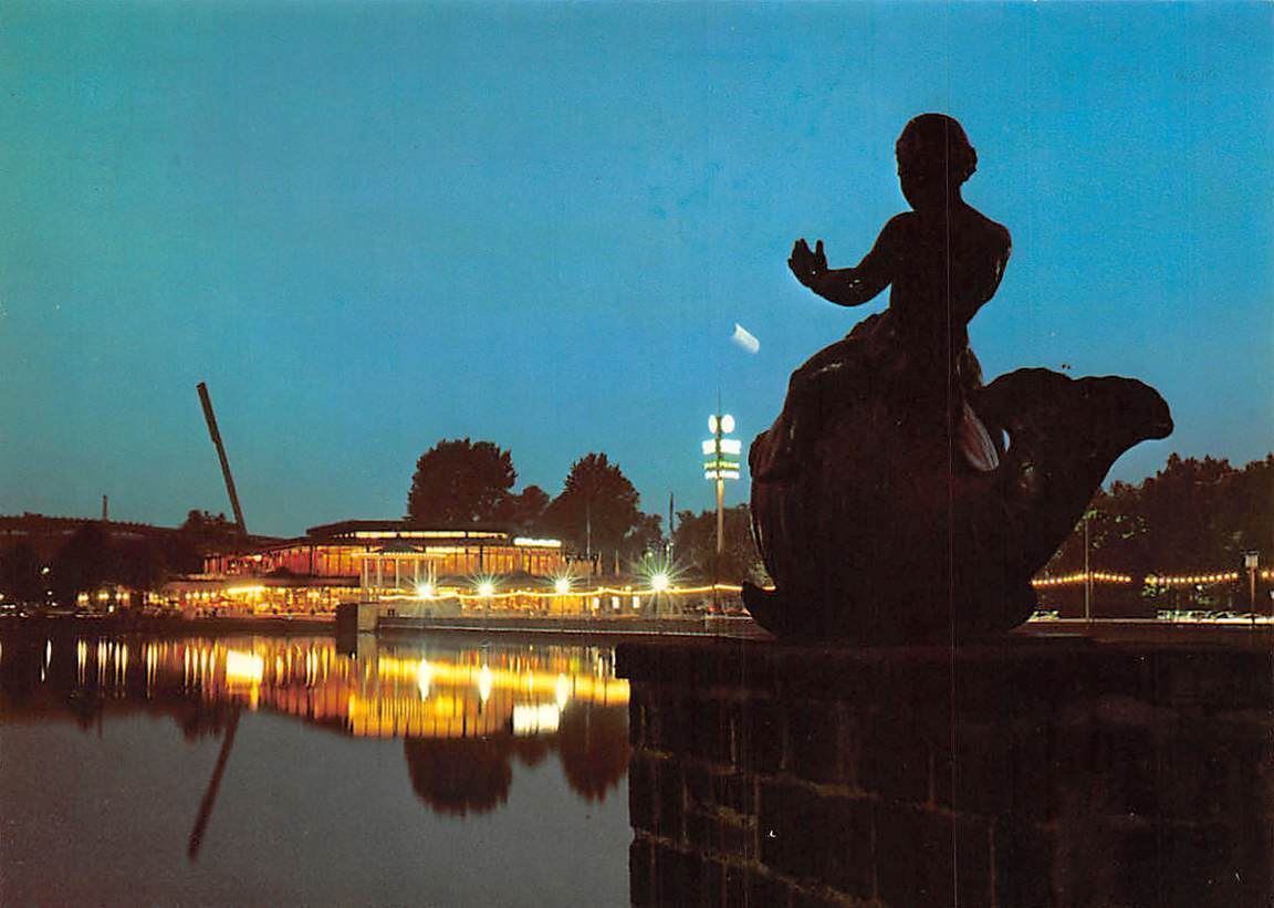 Casino-am-Maschsee-bei-Nacht-Statue-Lake-Night.jpg