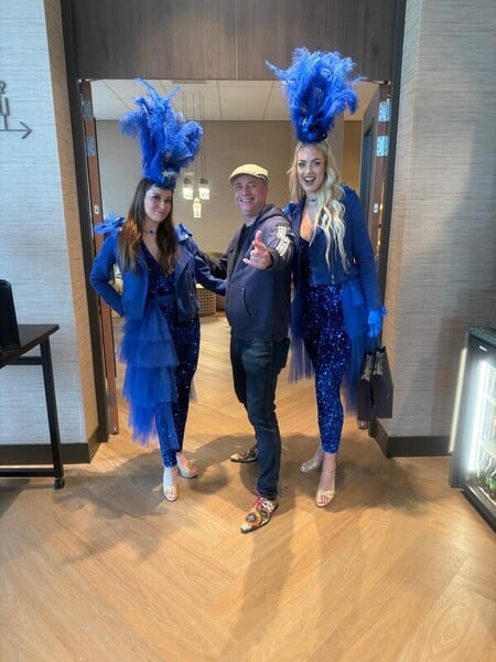Show Girls in Tynaarlo.jpg
